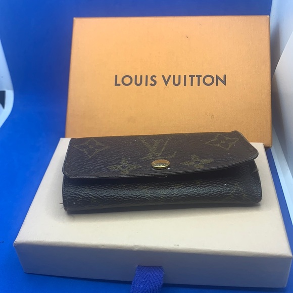 💕 Louis Vuitton Monogram signature design LV Logo 6 key holder - Picture 1 of 8